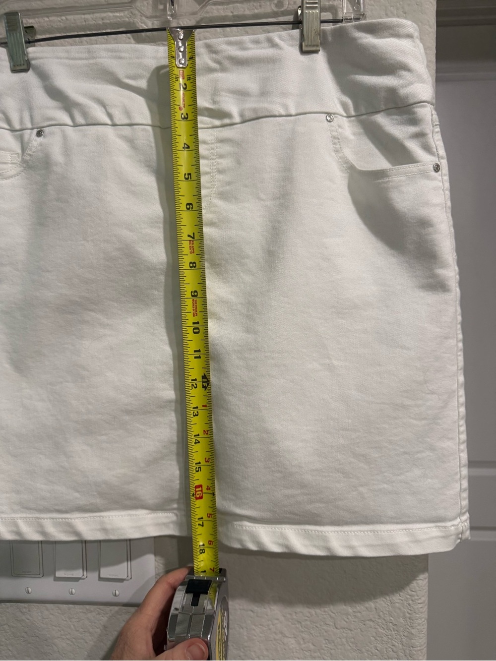 White Mini Skirt - Classic Pull-On Style - size L - Picture 4 of 11